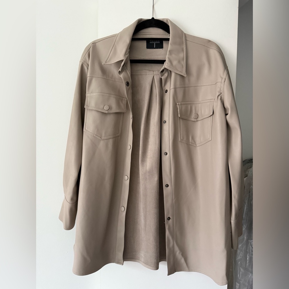 T Tahari Faux Leather Shirt Jacket in Light Taupe M